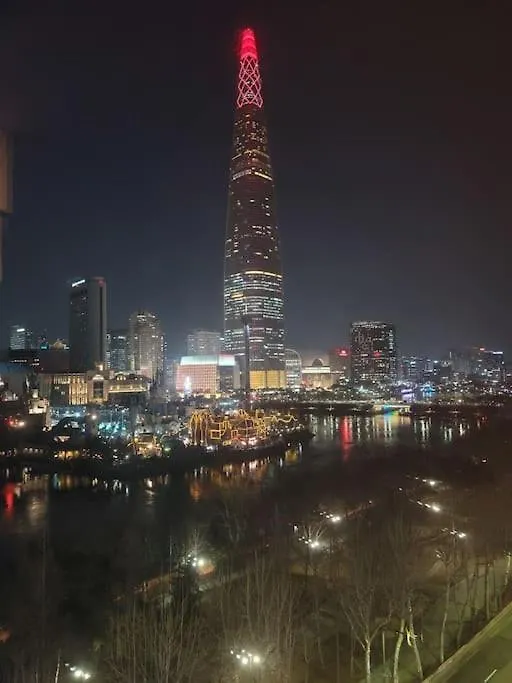 Comfortable Duplex House With City Lake View #Seokchonlakeview #Lotteworld Seoul 0*,  South Korea